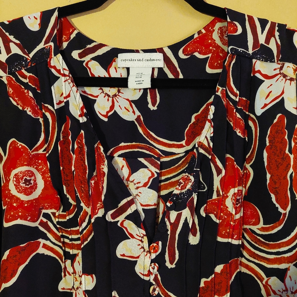 Cupcakes & Cashmere floral V neck navy blue red long sleeve abstract top. M - Picture 2 of 10